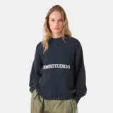 Sweater de punto azul marino con cuello redondo y mangas largas. Tiene un corte holgado y el logo de la marca Eme Studios bordado en el pecho.