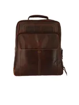 Mochila de cuero marrón con diseño estructurado, múltiples bolsillos frontales con cierre y broche, asa superior reforzada y costuras pespunteadas a contratono.