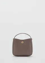 Bolso tipo bandolera y bolso de mano color marrón topo, con detalle de herraje metálico circular dorado en el centro y asa corta superior.
