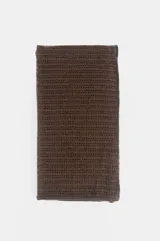 Pashmina marrón de tejido abierto en red, rectangular y ligera.