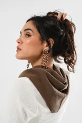 Bufanda bandana marrón de lana.