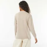 Chaqueta larga de punto fino color beige, de corte recto y mangas largas.