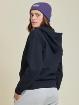 Canguro con cierre color gris topo, con capucha y logo bordado en el pecho.