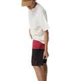 Short de baño Rip Curl Dawn Patrol con diseño de bloques de color en rojo y negro, separado por una delgada línea tostada. Cuenta con cordón ajustable en la cintura y un bolsillo lateral con solapa.