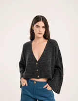 Saco tejido en mohair color gris oscuro, largo a la cintura con mangas oxford y botones marrones.