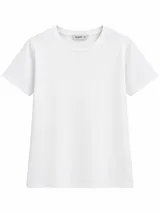 Remera blanca de manga corta y cuello redondo, de corte clásico y ajuste cómodo.