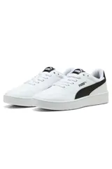 Championes deportivos Puma modelo Court Lally, de color blanco, con diseño urbano y suela de goma.