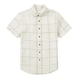 Camisa de manga corta color beige con estampado a cuadros negros, cuello clásico y bolsillo en el pecho.