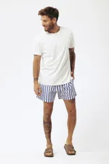 Short de baño con estampado tropical de hojas y loros, con cordón ajustable en la cintura.