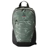 Mochila Rip Curl modelo Overtime con capacidad de 30 litros. Presenta un diseño estampado en tonos verdes con base y detalles en negro. Cuenta con compartimento principal con cierre, bolsillo frontal con cierre y manija superior.
