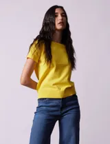 Buzo amarillo tejido en hilado fino, marca Ninety.