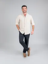 Zapato tipo slip-on Hush Puppies modelo Hunt, confeccionado en cuero color marrón con suela de EVA y goma en tono beige. Presenta elásticos laterales para facilitar el calce y un diseño de estilo casual.