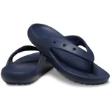 Ojotas Crocs modelo Classic Flip, color negro, fabricadas en material Croslite ligero y flexible, con diseño ergonómico y perforaciones para dijes Jibbitz.