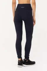 Calza larga negra de compresión media, cintura alta y largo estándar.