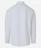 Camisa de corte regular confeccionada en microfibra, con cuello inglés, manga larga y cierre frontal abotonado. Presenta un diseño liso y minimalista, ideal para un estilo formal o de oficina.