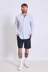 Bermuda de hombre color azul marino.