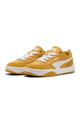 Championes Puma modelo Park Lifestyle Street, color mostaza con detalles en blanco y suela de goma.