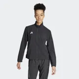 Campera de running Adidas Adizero Essentials de color negro, con cuello alto, cierre frontal completo y el logo de la marca en el pecho.