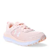 Championes de running Under Armour Charged Assert 10, color rosado claro con detalles en blanco y suela con patrón anaranjado. Presentan el logo de la marca en blanco en los laterales.