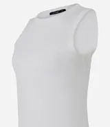 Musculosa de ribana de algodón con elastano, diseño ajustado al cuerpo, cuello redondo alto y sin mangas.