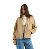 Campera Rhythm Jamie color beige, con cierre frontal, cuello camisero y bolsillos laterales.