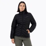 Campera puffer Merrell de color negro, con cierre frontal completo, cuello alto y diseño acolchado con costuras horizontales y diagonales. Cuenta con bolsillos laterales invisibles y logo de la marca estampado en el pecho.