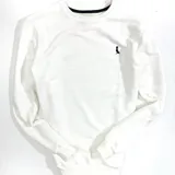 Buzo blanco de algodón con cuello redondo y logo pequeño bordado en el pecho.