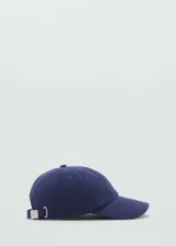 Gorro tipo cap de algodón color azul, con visera curva y cierre posterior ajustable con hebilla metálica.