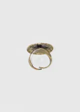 Anillo dorado con diseño labrado de estilo country vintage. El talle es ajustable.