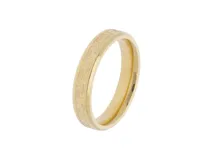 Anillo dorado de acero con diseño de guarda griega.