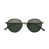Lentes de sol Sunski Baia con montura redonda negra y detalles metálicos plateados. Lentes polarizados verdes que bloquean el 100% de los rayos UVA/UVB/UV400.