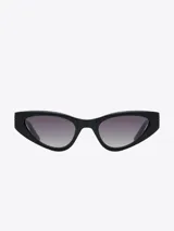 Lentes de sol Carolina Lemke con montura de acetato negra y lentes grises degradadas.