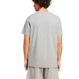 Remera Adidas Adicolor Classics Trifolio de color gris melange, confeccionada en algodón, con cuello redondo, mangas cortas y el clásico logo del Trifolio y la marca estampados en el centro del pecho en color blanco.