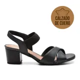 Sandalias de cuero negro con taco cuadrado y tiras cruzadas sobre el empeine.