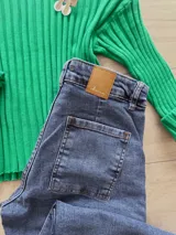 Pantalón de jean azul de corte wide leg.