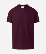 Remera de corte regular con cuello redondo y manga corta, confeccionada en una mezcla de algodón y poliéster con textura tipo colmena.