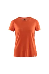 Remera deportiva color naranja de poliéster reciclado, corte clásico y mangas cortas.