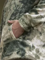 Camisa tipo chaqueta de franela escocesa con bolsillos de parche en el pecho.