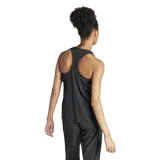 Musculosa deportiva Adidas de mujer, con diseño de espalda de nadador y tecnología Aeroready para mayor transpirabilidad. Presenta un corte clásico y el logo de la marca en el pecho.