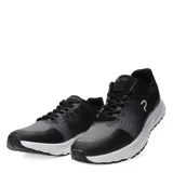 Championes deportivos Push de hombre, color negro con degradado a gris en la parte superior y suela blanca. Cierre de cordones negros.