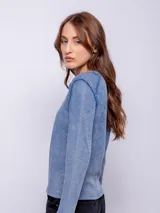 Remera color verde oliva de manga larga con cuello redondo y costuras a la vista. Estampado frontal de un tigre dentro de un círculo.