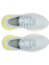 Championes de running Under Armour Turbulence 3 para mujer, en color celeste con entresuela blanca y detalles en amarillo flúor en el talón. CapELLADA de malla transpirable y suela de goma.