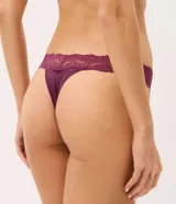 Kit de dos bombachas tipo bikini hilo de la marca Lov, confeccionadas en algodón con cintura baja y detalles de encaje contrastante en la cintura.