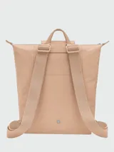 Mochila Longchamp modelo Le Pliage One, color bordó, con diseño minimalista, cierre superior y solapa frontal con botón a presión.