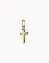 Dije con forma de cruz mediana, diseñada para parecerse a un clavo, con baño de plata y argolla para colgar.