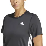 Remera deportiva Adidas Train Essentials 3 Rayas, color gris oscuro con logo Adidas en el pecho y tres rayas blancas en los laterales.