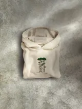 Buzo con capucha de algodón en color beige, con diseño bordado y flocado en el pecho inspirado en Star Wars. Presenta bolsillo tipo canguro, puños y dobladillo acanalados, y detalles gráficos en las mangas.