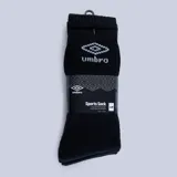 Pack de tres pares de medias deportivas Umbro de caña media, en color negro con logo y nombre de la marca bordados en la parte superior en color blanco.