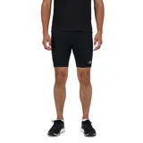 Short deportivo negro ajustado al cuerpo, con logo de New Balance estampado en la pierna izquierda.