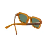 Lentes de sol Indie Tune con montura cuadrada color ámbar y lentes verdes.